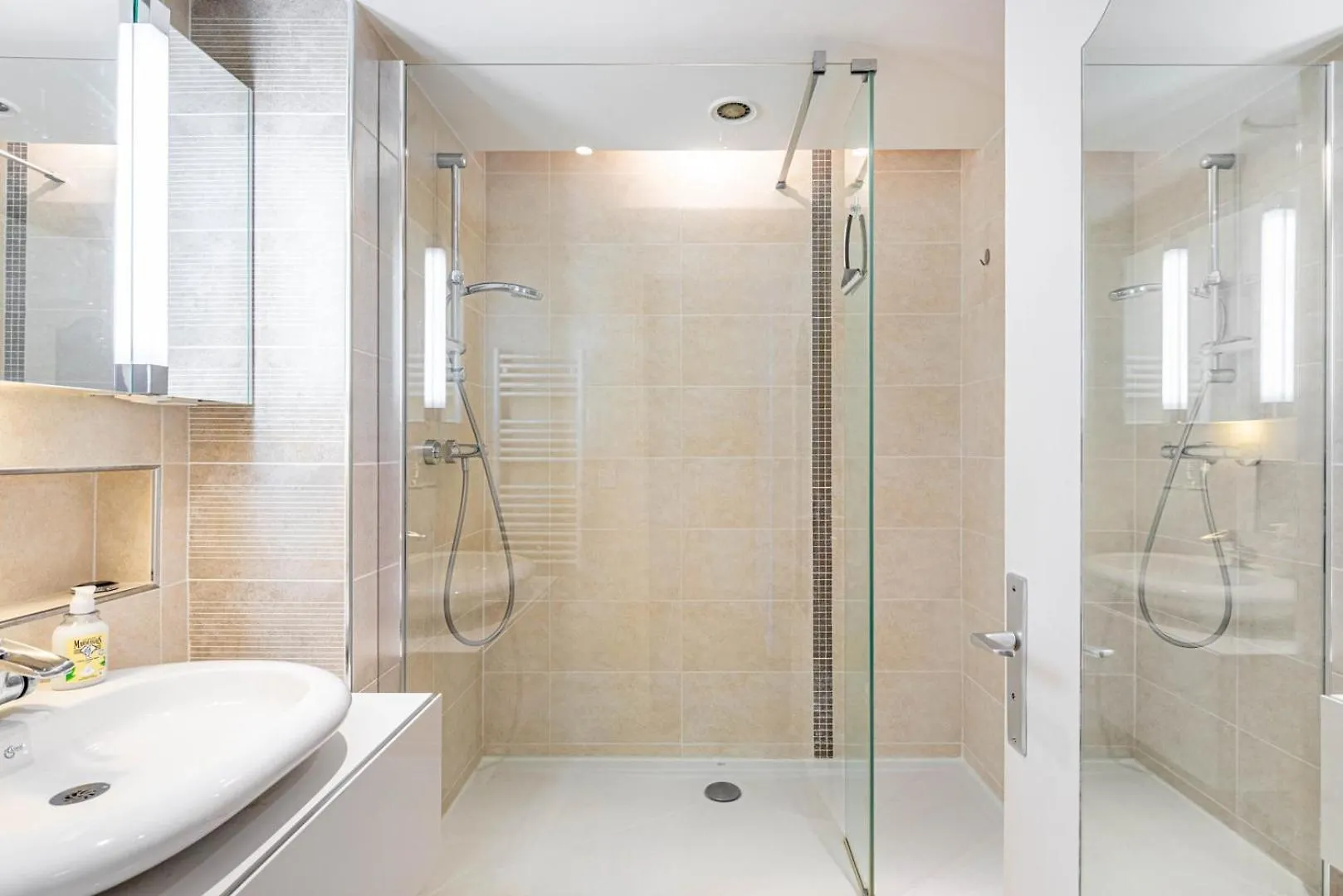 Guestready - Beau Sejour Pres De La Tour Eiffel Lägenhet Paris